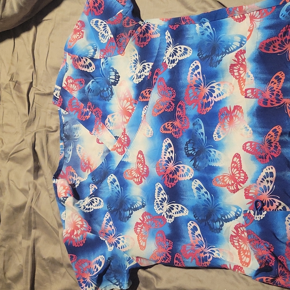 Short sleeve scrub top